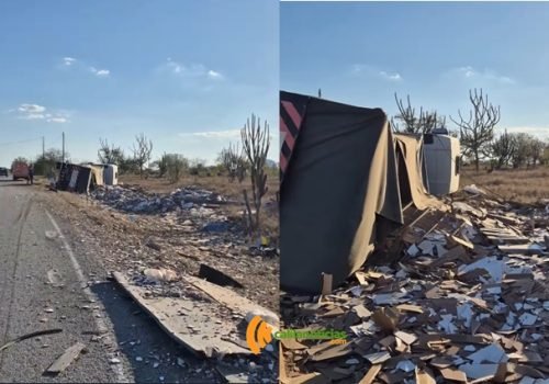 Carreta carregada com cerâmica tomba na Ba-233 após colidir contra poste