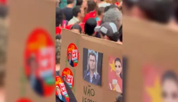 Cartaz contra Júlia Zanatta em ato pró-Lula utiliza imagem de ativista norte-americano