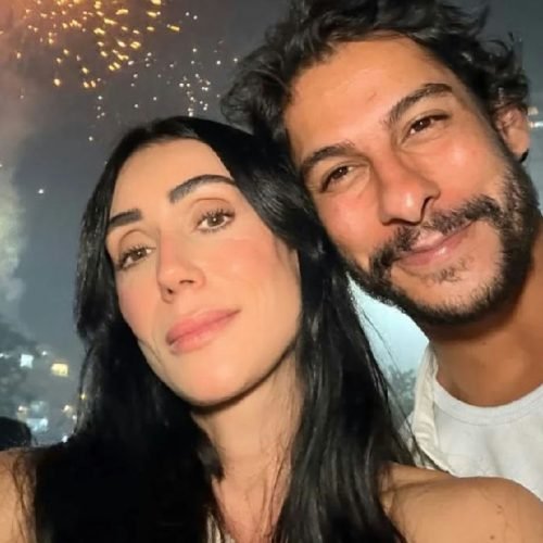 Casal é visto junto em jantar meses após anúncio do término