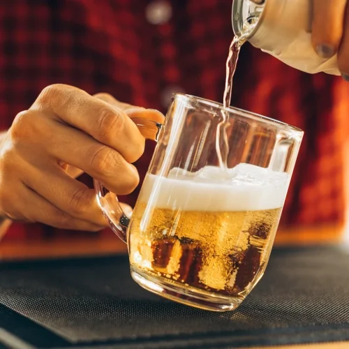 Cerveja com proteína: nutricionista alerta sobre riscos e benefícios da bebida