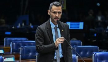 Cleitinho Azevedo pede novamente candidatura ao governo de Minas Gerais