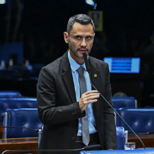 Cleitinho Azevedo pede novamente candidatura ao governo de Minas Gerais