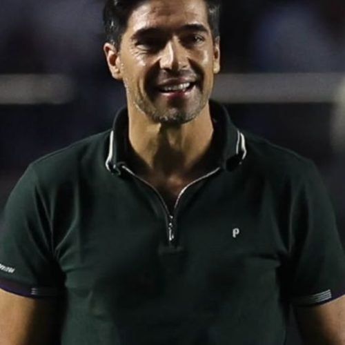 Conmebol multa Abel Ferreira após incidente com microfone em jogo da Libertadores