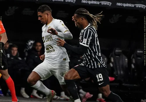 Corinthians sofre revés para a Chapecoense e enfrenta protestos da torcida na Neo Química Arena