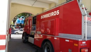 Corpo de Bombeiros resgata idoso soterrado após desabamento de laje em Salvador