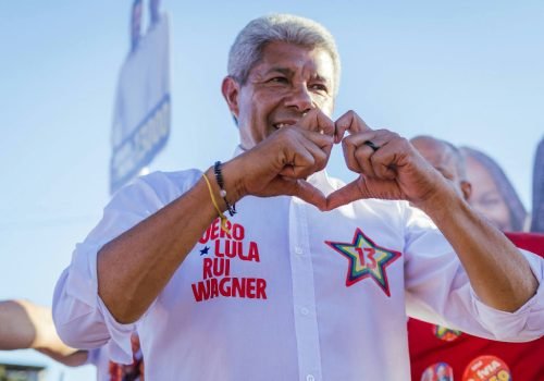 Crescimento de Jerônimo Rodrigues na Bahia impulsiona candidaturas petistas no Nordeste