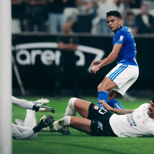 Cruzeiro supera o Corinthians em São Paulo e consolida ascensão no Brasileirão