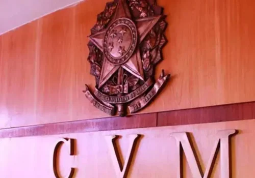CVM aplica multas milionárias a Daniel Vorcaro e Banco Master por fraude em fundo imobiliário