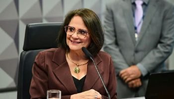 Damares Alves aciona Justiça Eleitoral contra Lula por propaganda irregular