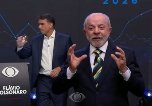 Debate eleitoral tem confronto direto e troca de acusações entre Lula e Flávio Bolsonaro