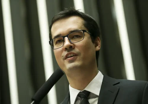Deltan Dallagnol mantém registro de candidatura ao Senado após decisão do Tre-pr