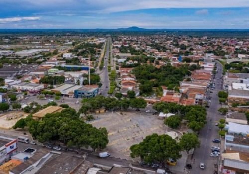 Denúncia aponta empresário atuando como servidor em licitações de Santo Estevão