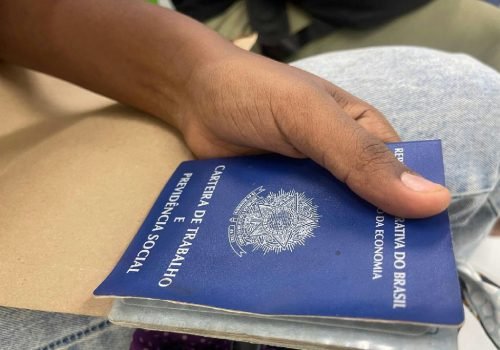 Desemprego no Brasil recua para 5,2% e atinge menor patamar histórico