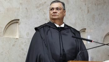 Dino veta influência de dirigentes sem mandato na distribuição de emendas parlamentares