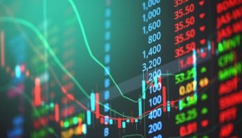Dólar supera a marca de R$ 5 e bolsa brasileira registra recuo