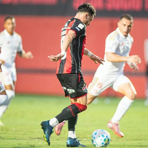 Eduardo Baptista assume comando do Internacional após negociações com outros nomes