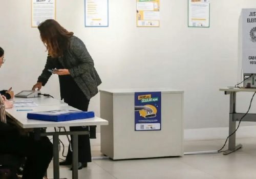 Eleições 2026: urnas são encerradas e Justiça Eleitoral inicia apuração dos votos