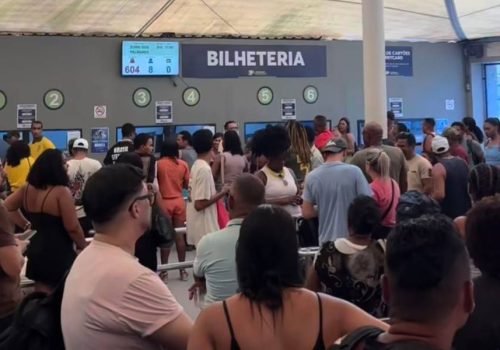 Eleitores relatam dificuldades de embarque no Ferry-Boat durante dia de votação