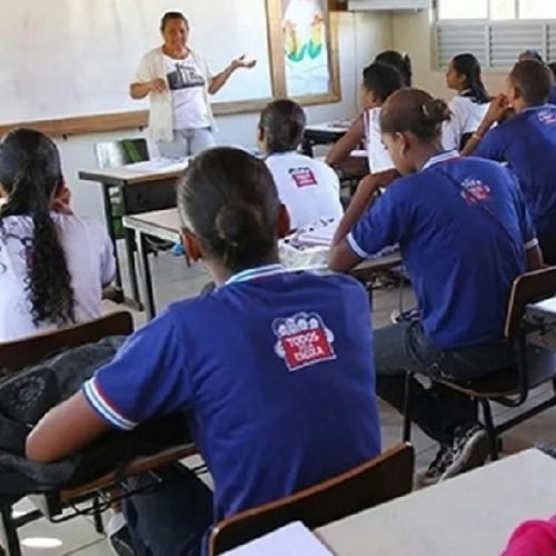 Ensino médio na Bahia apresenta quase metade dos alunos abaixo do nível básico de aprendizado