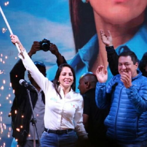 Ex-candidata à presidência do equador é presa em investigação sobre financiamento venezuelano