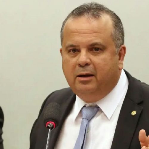 Ex-coordenador relata sumiço de Flávio Bolsonaro e aponta viagem após derrota