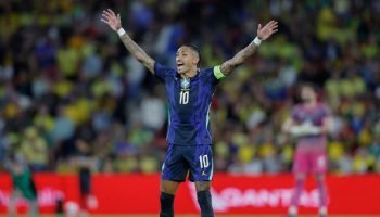 Exame detecta edema na coxa e Raphinha desfalca a Seleção Brasileira para se tratar no Barcelona