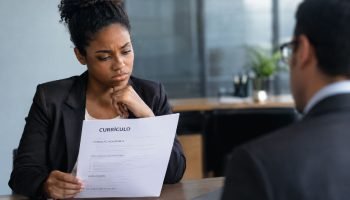 Excesso de qualificação no currículo pode dificultar contratações