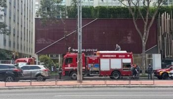 Explosão de bueiro na Avenida Paulista deixa três feridos durante manifestação
