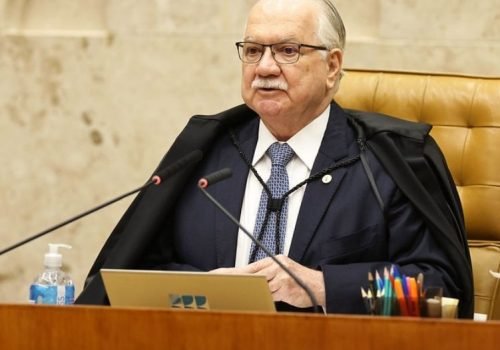 Fachin adia julgamento sobre conduta de André Mendonça no STF