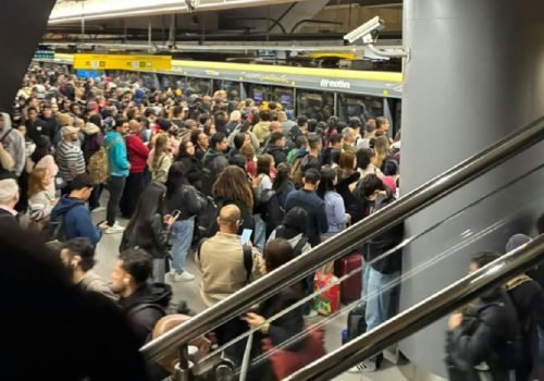 Falha elétrica na Linha 4-Amarela causa transtornos e aciona operação Paese em São Paulo