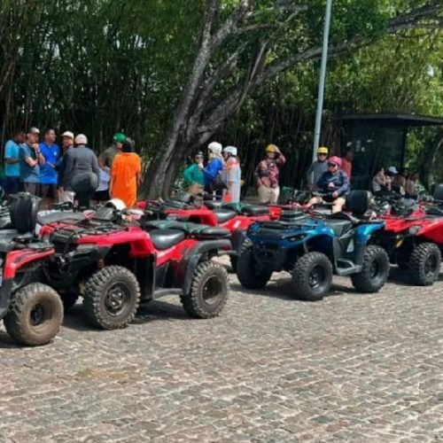 Fiscalização apreende treze veículos irregulares em Praia do Forte