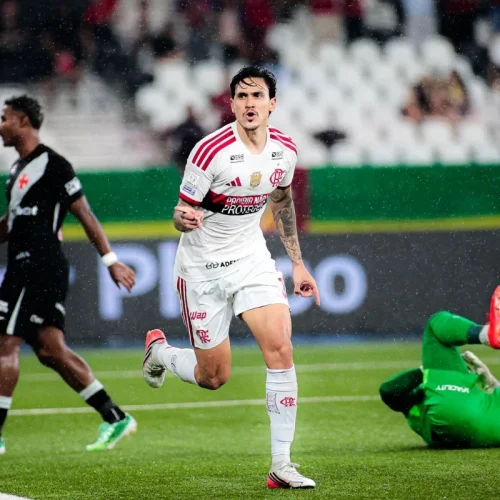 Flamengo goleia o Vasco e amplia invencibilidade no clássico para 15 partidas