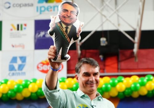 Flávio Bolsonaro amplia equipe econômica com sete novos especialistas para campanha