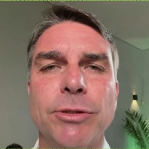 Flávio Bolsonaro aponta censura após falha técnica em propaganda na TV aberta