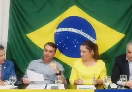Flávio Bolsonaro aponta erro de assessoria e denuncia fraude em filiação partidária