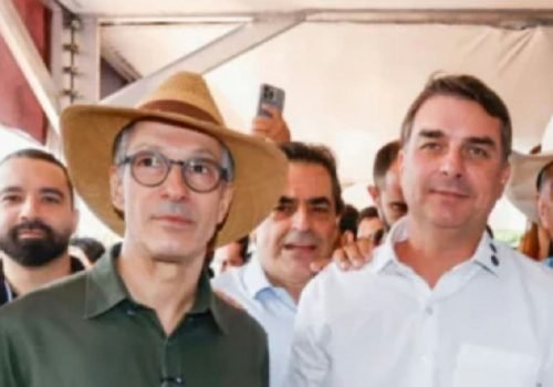Flávio Bolsonaro articula aliança com Romeu Zema para consolidar candidatura presidencial