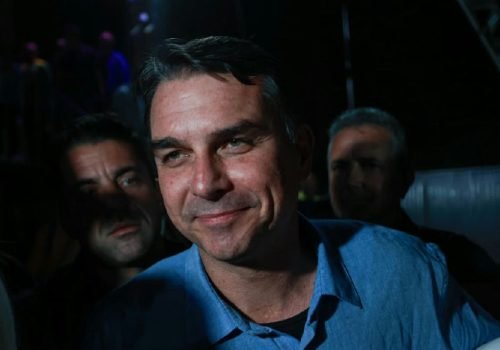 Flávio Bolsonaro articula apoio do agronegócio e sinaliza nomeação para Agricultura