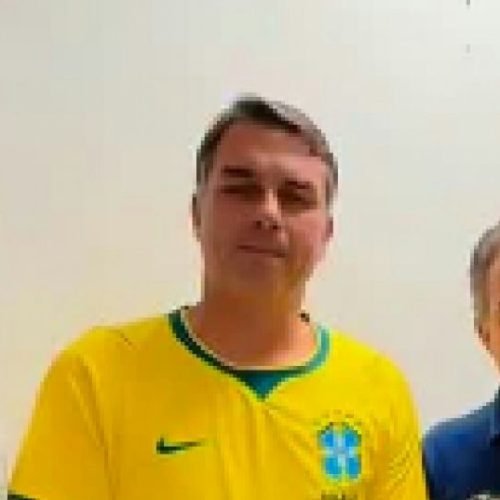 Flávio Bolsonaro busca apoio na região do Sisal em agenda com Marcelo Araújo e João Roma