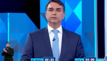 Flávio Bolsonaro cita Jonas Suassuna e liga empresário a Lulinha em debate