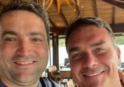 Flávio Bolsonaro e Willer Tomaz compartilham endereços e parcerias
