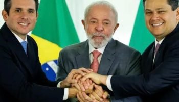 Flávio Bolsonaro veta apoio à reeleição de Alcolumbre e Motta no Congresso
