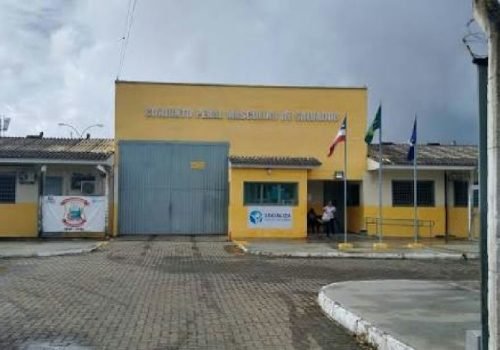 Funcionário é preso em flagrante ao tentar introduzir drogas no Conjunto Penal de Salvador