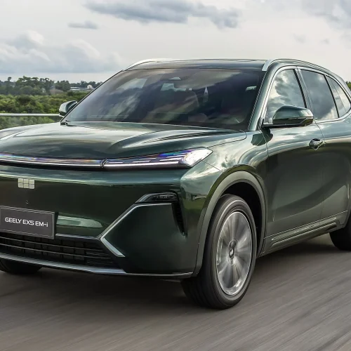 Geely investe R$ 5,8 bilhões para acelerar produção de elétricos no Brasil