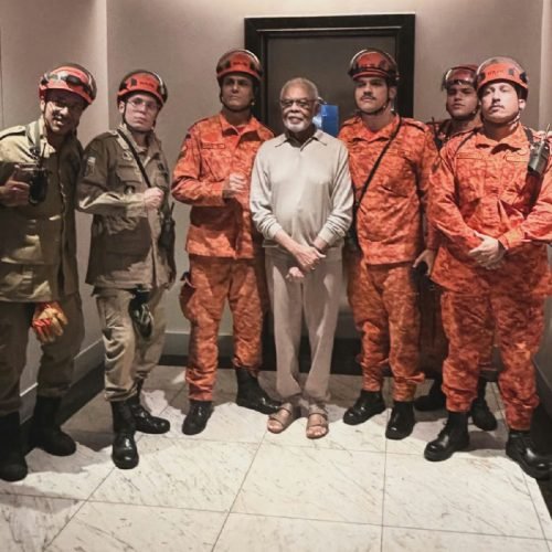 Gilberto Gil é resgatado após ficar preso em elevador no Rio de Janeiro