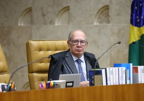 Gilmar Mendes propõe suspensão de julgamento no STF para apurar menções a magistrados