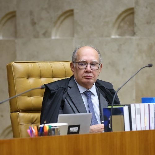 Gilmar Mendes propõe suspensão de julgamento no STF para apurar menções a magistrados