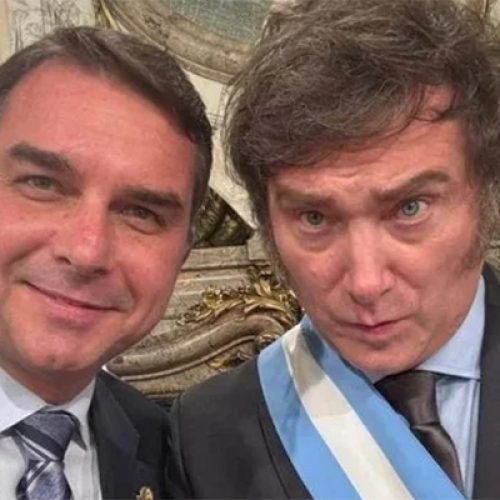Governo chama representante de Javier Milei ao Itamaraty por fuga de Flávio Bolsonaro