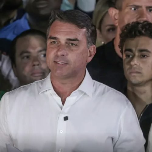 Governo da Argentina afirma que senador Flávio Bolsonaro saiu do Brasil na terça-feira