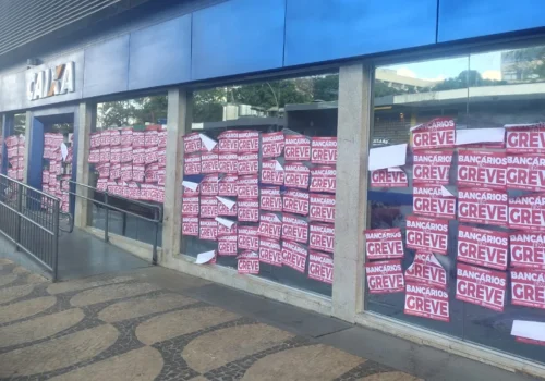 Greve dos bancários da Caixa segue por tempo indeterminado após rejeição de proposta