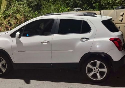 Homem com 16 processos criminais é preso em Salvador com veículo roubado